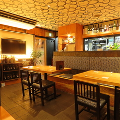 4名テーブルを2つご用意しております。