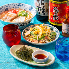 店内は広々として落ち着きのある和の空間◎カウンター席もあり、1名様でのお食事やサク飲み使いも大歓迎♪2名様～8名様までの使いやすい掘りごたつ個室もございます！