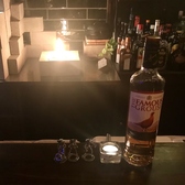 冬は焚き火の炎を眺めながら幻想的な空間に。