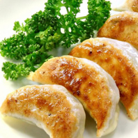 モチモチの皮の手作り焼き餃子！