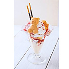 ストロベリーパフェ