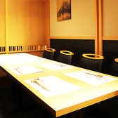 【心地よい空間を演出】お店のインテリアは、落ち着いた色合いで統一され、心安らぐ空間が広がっています。特別な日を彩るためのこだわりが詰まっています!