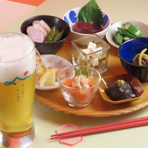 昼飲み限定★おつまみ８種盛り合わせの写真