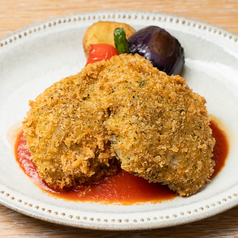 サワラの香草パン粉揚げトマトソース