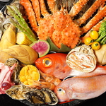 料理長のこだわり食材が堪能できる「魚均自慢の本日の鮮魚7種盛り」。量が選べて注文しやすい一品。