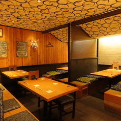 6名テーブルも2つご用意しております。