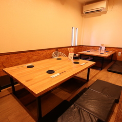 掘りごたつ席で足を伸ばして、ゆったりとした時間を。