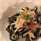 【こだわりパスタ】イカ墨を練り込んだ生地とスタンダードの卵生地のツートーンの手打ちパスタや、うどんの様な極太ピチなど、旬の素材・ソースと合わせ様々なパスタを季節毎にお愉しみいただけます。