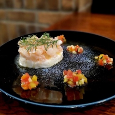 甘エビのタルタル仕立て、ドライトマトとケッパーのソース