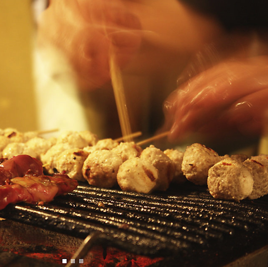 焼鳥は炭火でじっくりと。