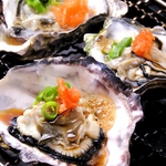 長崎の九十九島から直接仕入れる牡蠣は新鮮そのもの！生・焼きでお愉しみください。