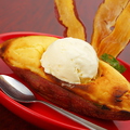 料理メニュー写真 宮崎紅さつまの丸ごとスィートポテト　バニラアイスをのせて