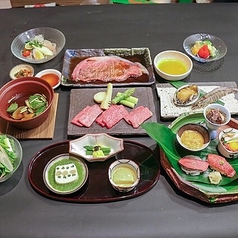 凛とした白木造りの和モダンな空間で味わう焼肉コース 雪