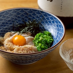 【鮮度抜群】わさび酢と共に 朝引き鶏 ささみの昆布〆◆凝縮した旨味とねっとり食感が魅力♪ 748円(税込)の写真