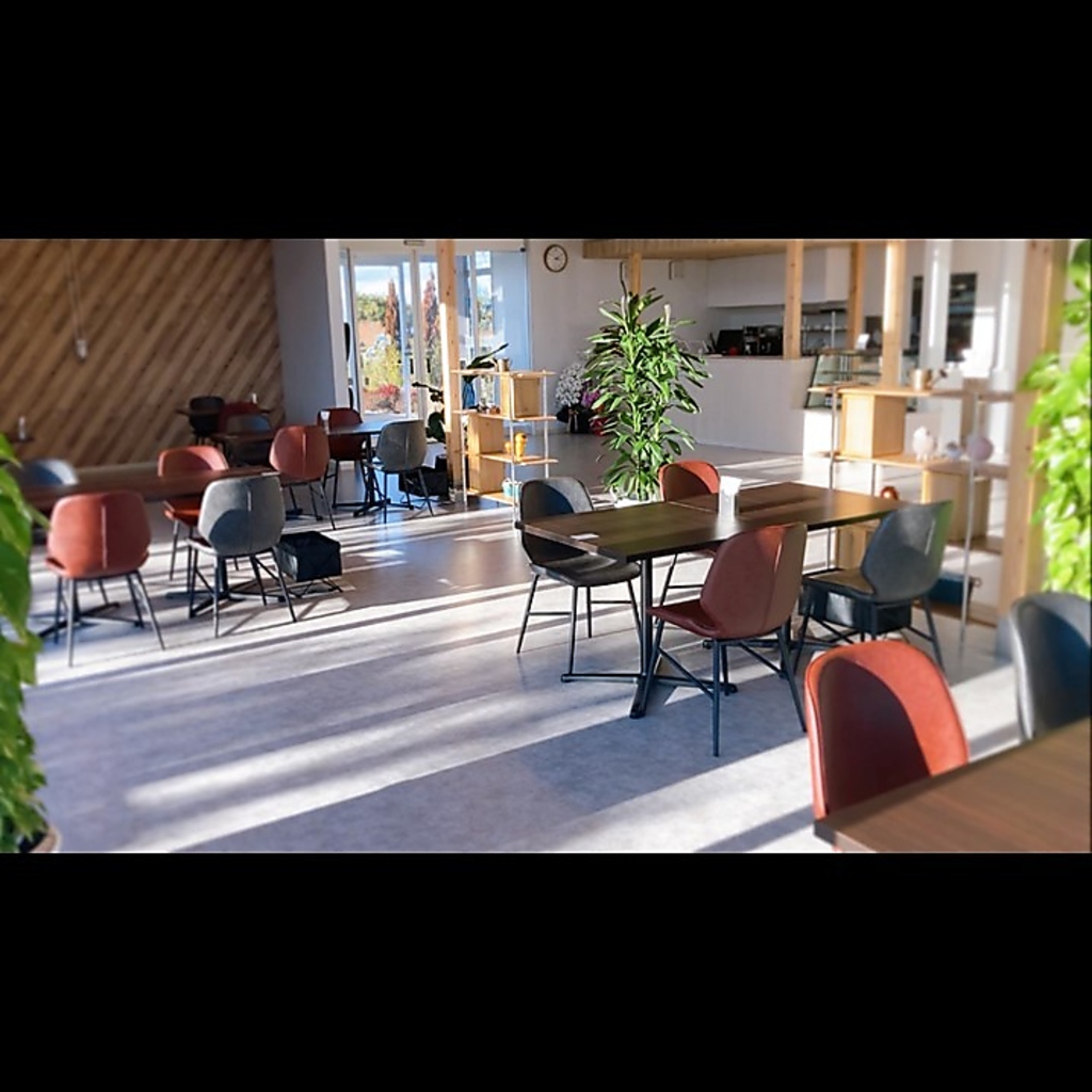 【テラス席は2名様×6席ご用意】喫茶のテラス席はお子様連れにも大人気！小休憩にもおすすめです◎