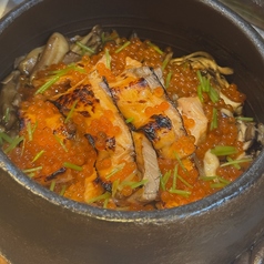 秋の土鍋飯（鮭、いくら、きのこ）