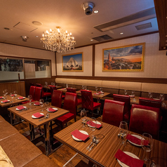 シャンデリアをはじめとした照明演出にこだわった店内は、やわらかな光に包まれた心地よい空間。大崎での女子会や合コン、接待など幅広いシーンでご利用いただけます。