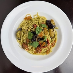 揚げナスとセミドライトマトのバジル香るジェノベーゼ