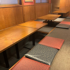 【2～6名様向け】ゆっくりとお過ごしいただける掘りごたつになっています。名物「正直塩つくね」「無敵ハツユッケ」や、鶏料理を多数ご用意しております。