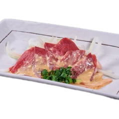 やぎ肉のにんにくマヨネーズ和え
