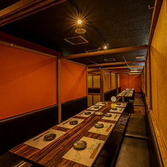 エリア最大規模の宴会場を完備！大人気のため早めのご予約がオススメです！端から端まで顔を合わせることができますので一体感のあるご宴会が可能です！まさに幹事様理想の空間！ご質問,ご要望はお気軽にお問い合わせください！（八王子/個室/居酒屋/食べ放題/飲み放題/宴会/女子会/接待/地鶏/海鮮）