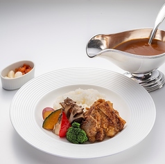 スパイシーチキンカレー（サラダ付き）