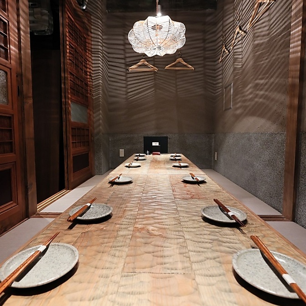 6名様までご利用可能な完全個室は、壁で仕切られたプライベートな空間が魅力♪各種宴会にオススメ！