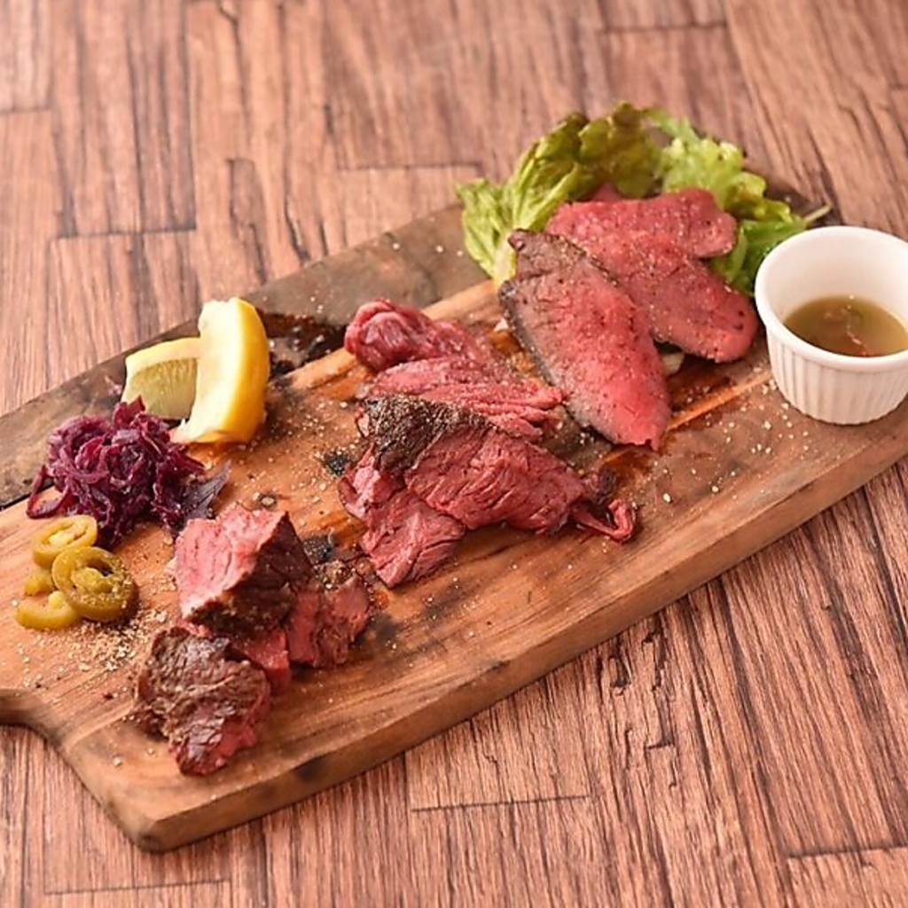 お肉の食べ比べ♪タン、ハラミ、赤身塊焼きなど好きな部位を幅広くカバー