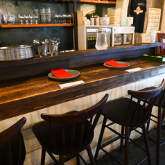 おひとり様でもご来店しやすいカウンター席を完備。お食事利用やしっぽり飲みなどお好みのシーンでお気軽にご利用ください。