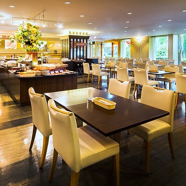 バイキングレストラン シャガール 千里阪急ホテルの雰囲気1