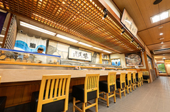 ‐職人の技を間近で楽しめる臨場感あふれるカウンター席。一貫一貫、丁寧に握る本格寿司をご堪能ください。