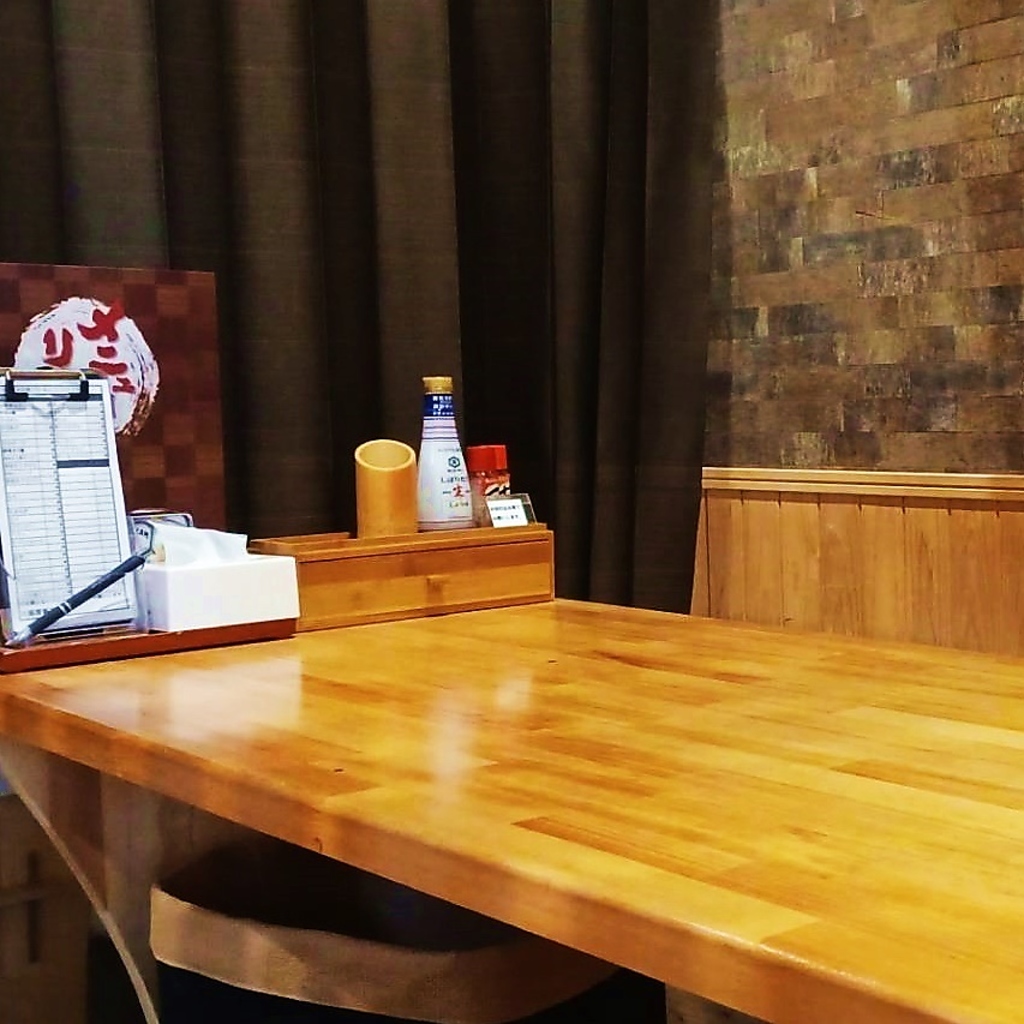 仕切り有のテーブル席をご用意しておりますので、周りを気にせずにお食事をお楽しみいただけます♪