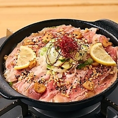 鉄板 豚塩カルビ焼き
