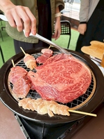 こだわりのお肉で屋外BBQ！