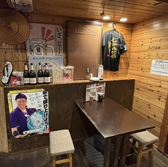 みんなでワイワイ楽しめるテーブル席。気の合う仲間との飲み会やご家族でのお食事にもぴったりです。