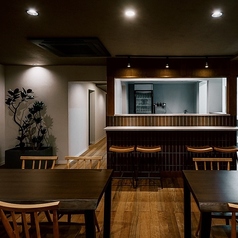 カウンター席(最大4名)収容可