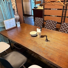 最大6名様のゆったりテーブル