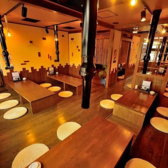 開放的な空間で友人や同僚と楽しいひとときを過ごせる場所です。心地よい雰囲気が広がる店内は、リラックスしながら特別な時間を楽しむのにぴったり。 最大60名様まで宴会可能なので、大規模な集まりにも最適！飲み放題付きのコースも充実しており、各種宴会予約お待ちしております。