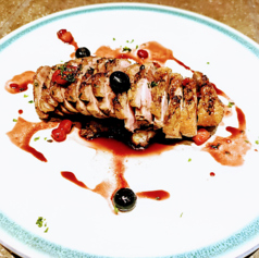 鴨肉のロースト カシスとベリーのソース