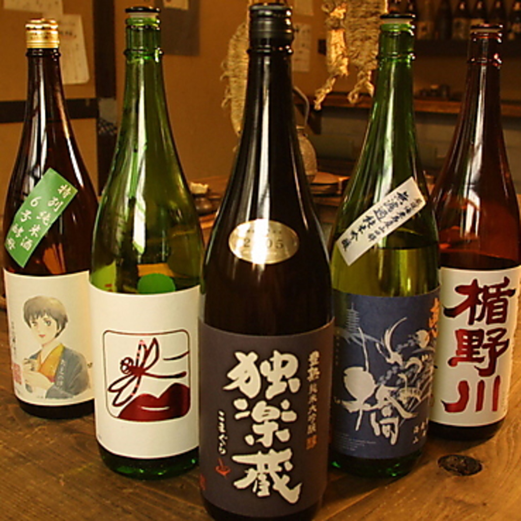 月ごとに入れ替わる純米酒は種類豊富。ご来店時にご紹介しております！