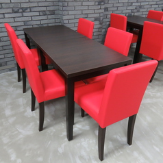 テーブルと席の組み合わせにより5名様席もお作りできます。