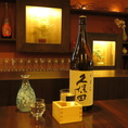 広島の地酒はじめ、こだわりの和食に合うお酒「宝剣」「久保田」「佐藤」・・など多く取り揃えております。落ち着いた雰囲気の店内で美味しい和食とともに至福のひと時を…