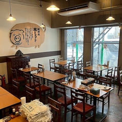 広々使えるテーブル席をご用意しております。会社の仲間やグループ、カップル、友人同士、ご家族など、様々な人数でご利用が可能です。テーブル席では、グループでのご利用、気の置けない方との会話をお楽しみいただけます。