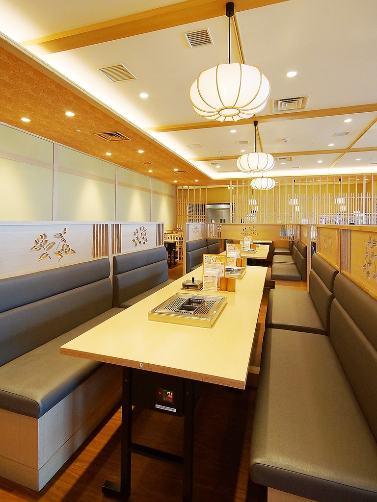 ≪大人数もOK≫落ち着いた広々店内は大人数でもOK★お集まりや大型宴会のご予約はお早めに…♪♪