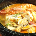 料理メニュー写真 海鮮チゲ（写真）/豆腐チゲ/豚キムチチゲ