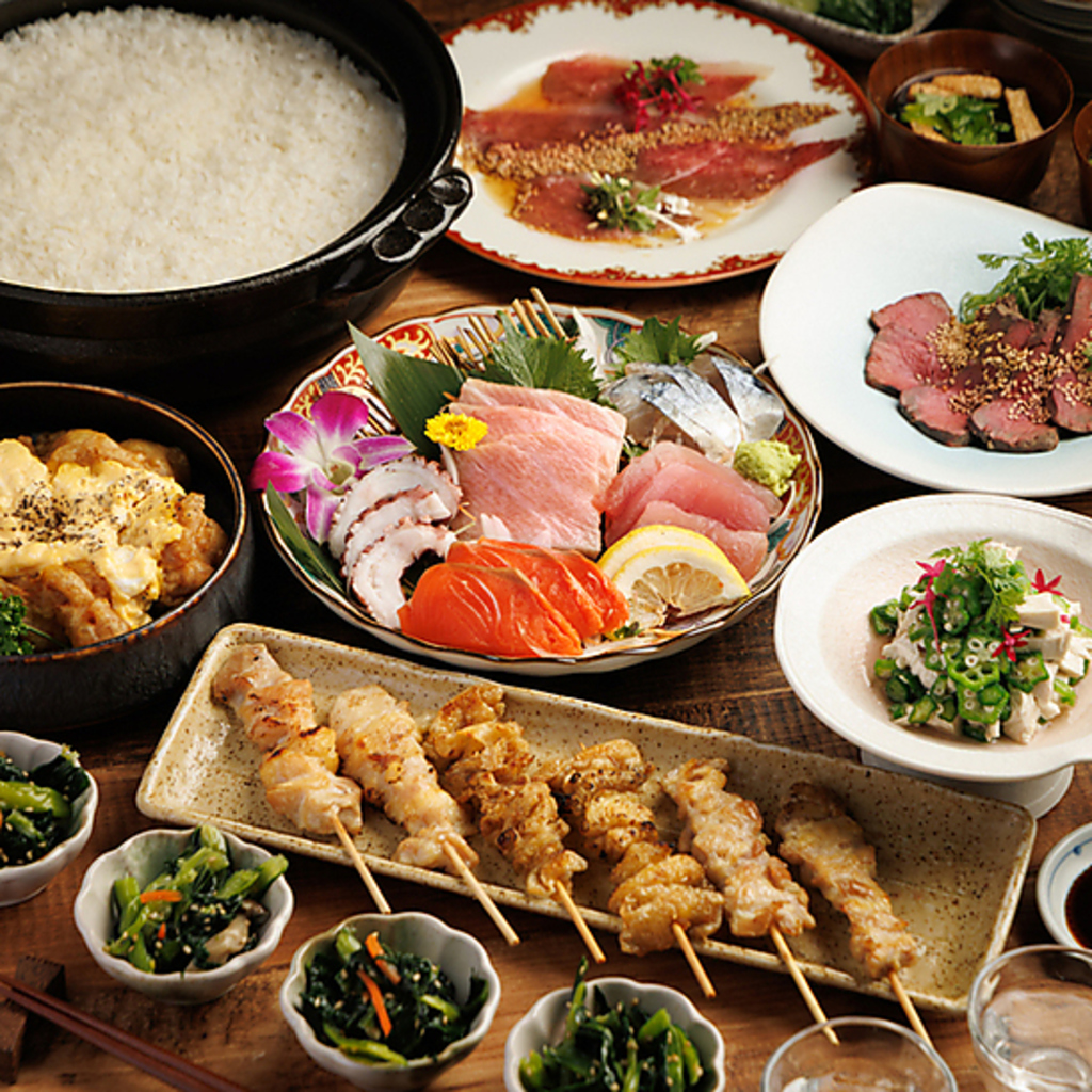 多彩な料理が揃うコースは幅広い年代に人気。食事や飲み会として使いやすいバランスの良さが魅力。