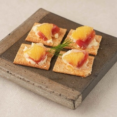 合鴨生ハムと甘夏のハニークリームチーズ