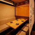4～6名様までご利用可能な半個室！仕切りの暖簾で外との視線を遮り、プライベート感を確保！座り心地の良い椅子とゆとりあるテーブル配置で、ゆったりとくつろげます！接待、女子会にも最適です！