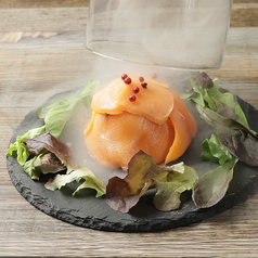 スモークサーモンのカルパッチョ