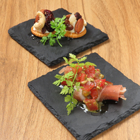 豊富な種類のおつまみもございます◎